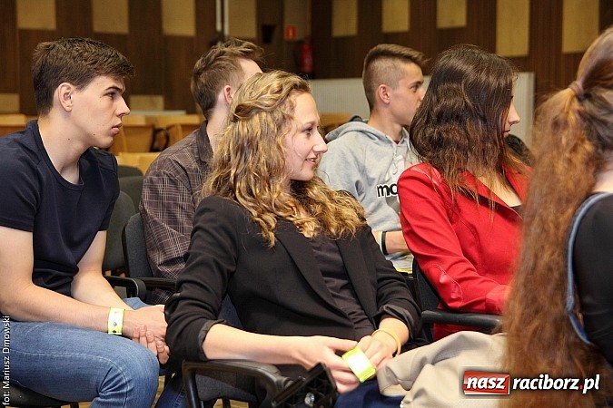 Zdjęcie w galerii na portalu naszraciborz.pl: Z młodym kierowcą po doświadczenie w murach PWSZ w Raciborzu wiadomości z regionu