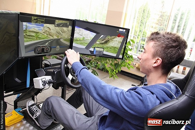 Zdjęcie w galerii na portalu naszraciborz.pl: Z młodym kierowcą po doświadczenie w murach PWSZ w Raciborzu wiadomości z regionu