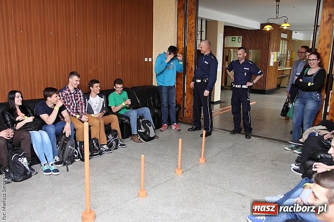 Zdjęcie w galerii na portalu naszraciborz.pl: Z młodym kierowcą po doświadczenie w murach PWSZ w Raciborzu wiadomości z regionu