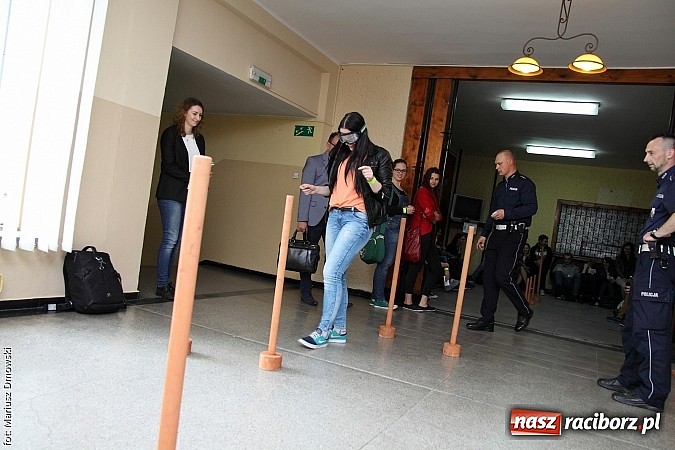 Zdjęcie w galerii na portalu naszraciborz.pl: Z młodym kierowcą po doświadczenie w murach PWSZ w Raciborzu wiadomości z regionu