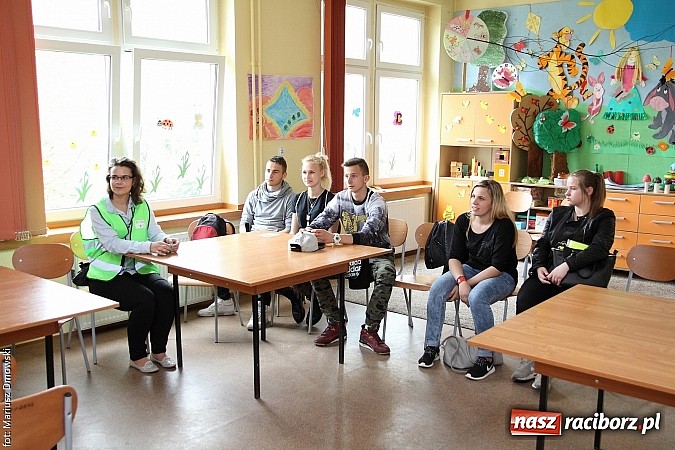 Zdjęcie w galerii na portalu naszraciborz.pl: Z młodym kierowcą po doświadczenie w murach PWSZ w Raciborzu wiadomości z regionu