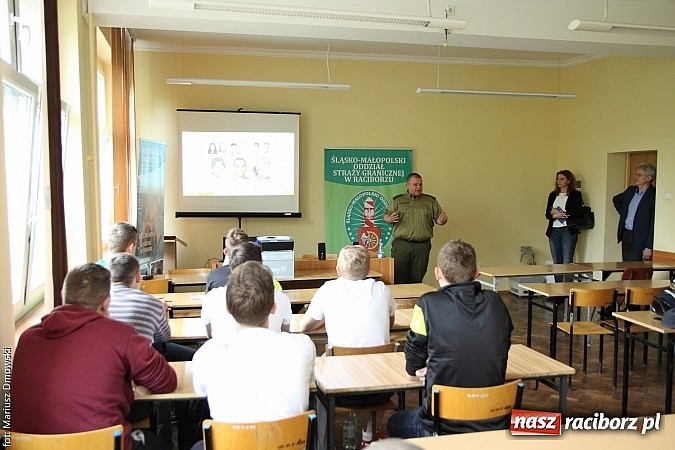 Zdjęcie w galerii na portalu naszraciborz.pl: Z młodym kierowcą po doświadczenie w murach PWSZ w Raciborzu wiadomości z regionu