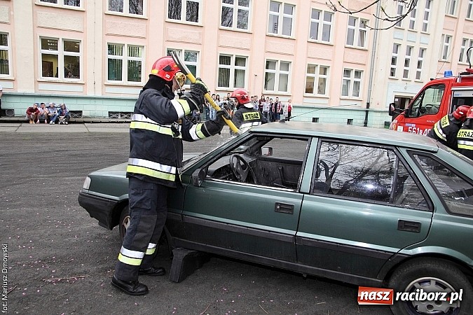 Zdjęcie w galerii na portalu naszraciborz.pl: Z młodym kierowcą po doświadczenie w murach PWSZ w Raciborzu wiadomości z regionu