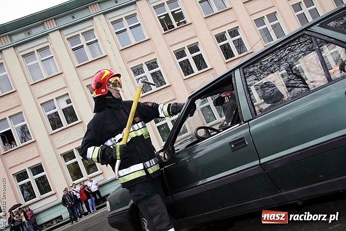 Zdjęcie w galerii na portalu naszraciborz.pl: Z młodym kierowcą po doświadczenie w murach PWSZ w Raciborzu wiadomości z regionu