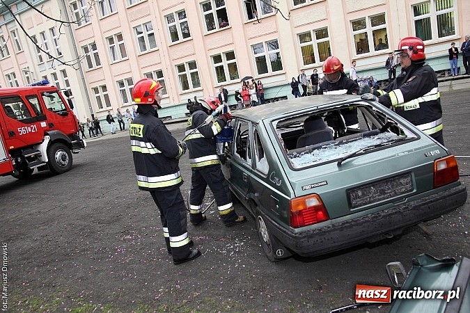 Zdjęcie w galerii na portalu naszraciborz.pl: Z młodym kierowcą po doświadczenie w murach PWSZ w Raciborzu wiadomości z regionu