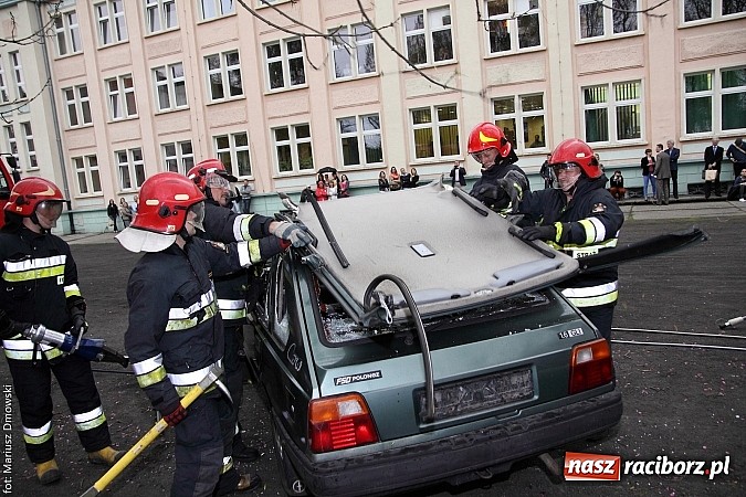 Zdjęcie w galerii na portalu naszraciborz.pl: Z młodym kierowcą po doświadczenie w murach PWSZ w Raciborzu wiadomości z regionu