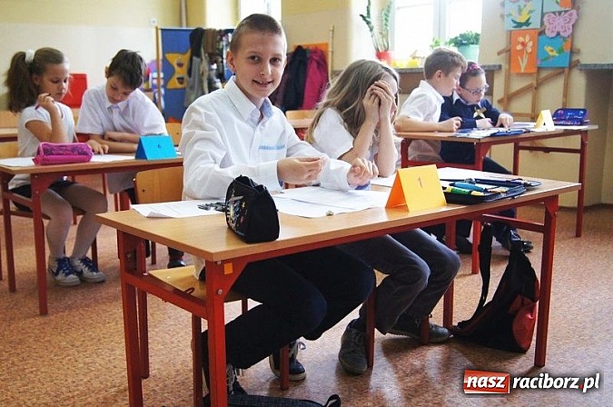 Zdjęcie w galerii na portalu naszraciborz.pl: W Szkole Podstawowej nr 4 sprawdzano znajomość lektur wiadomości z regionu