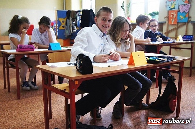 Zdjęcie w galerii na portalu naszraciborz.pl: W Szkole Podstawowej nr 4 sprawdzano znajomość lektur wiadomości z regionu