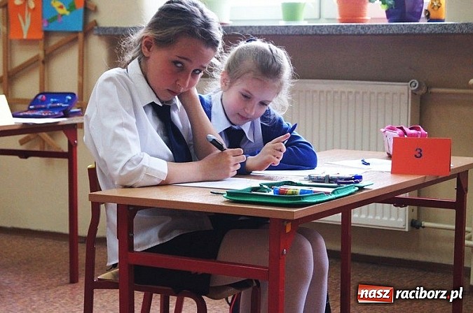 Zdjęcie w galerii na portalu naszraciborz.pl: W Szkole Podstawowej nr 4 sprawdzano znajomość lektur wiadomości z regionu