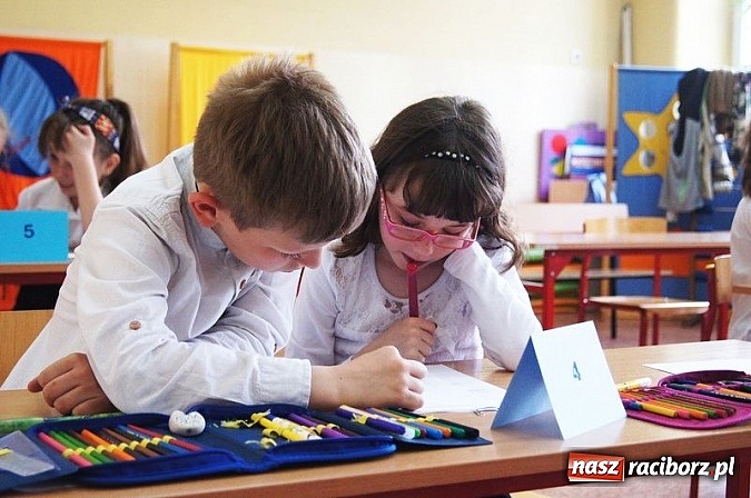 Zdjęcie w galerii na portalu naszraciborz.pl: W Szkole Podstawowej nr 4 sprawdzano znajomość lektur wiadomości z regionu