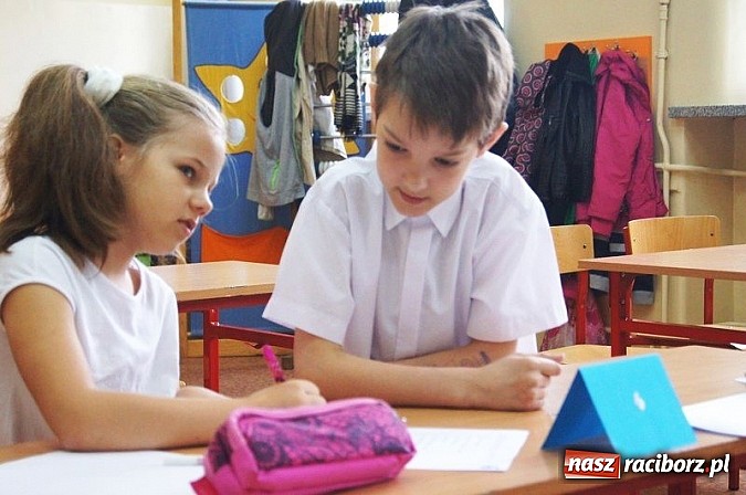 Zdjęcie w galerii na portalu naszraciborz.pl: W Szkole Podstawowej nr 4 sprawdzano znajomość lektur wiadomości z regionu