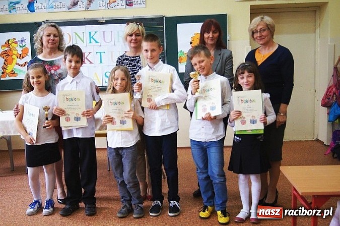 Zdjęcie w galerii na portalu naszraciborz.pl: W Szkole Podstawowej nr 4 sprawdzano znajomość lektur wiadomości z regionu