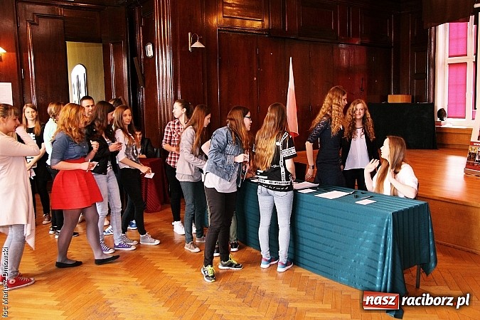 Zdjęcie w galerii na portalu naszraciborz.pl: Młodzież Liceum nr 1 wybiera prezydenta! wiadomości z regionu