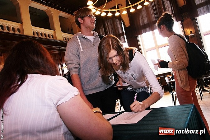 Zdjęcie w galerii na portalu naszraciborz.pl: Młodzież Liceum nr 1 wybiera prezydenta! wiadomości z regionu