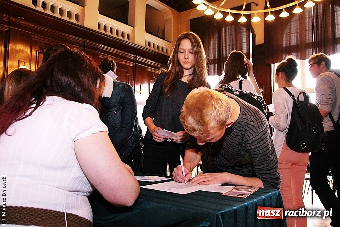 Zdjęcie w galerii na portalu naszraciborz.pl: Młodzież Liceum nr 1 wybiera prezydenta! wiadomości z regionu