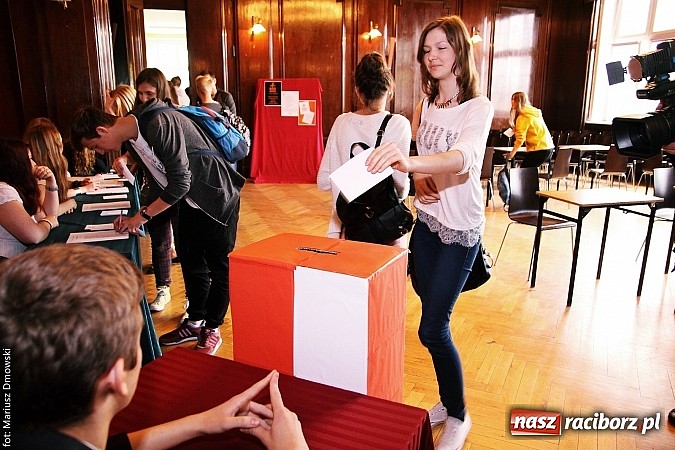 Zdjęcie w galerii na portalu naszraciborz.pl: Młodzież Liceum nr 1 wybiera prezydenta! wiadomości z regionu