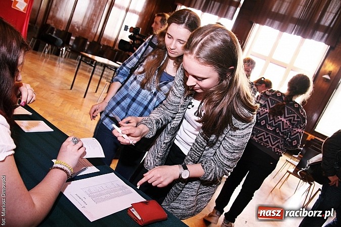 Zdjęcie w galerii na portalu naszraciborz.pl: Młodzież Liceum nr 1 wybiera prezydenta! wiadomości z regionu