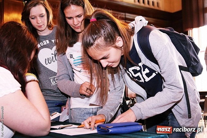 Zdjęcie w galerii na portalu naszraciborz.pl: Młodzież Liceum nr 1 wybiera prezydenta! wiadomości z regionu