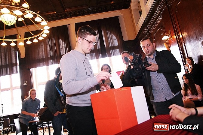 Zdjęcie w galerii na portalu naszraciborz.pl: Młodzież Liceum nr 1 wybiera prezydenta! wiadomości z regionu