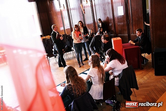 Zdjęcie w galerii na portalu naszraciborz.pl: Młodzież Liceum nr 1 wybiera prezydenta! wiadomości z regionu