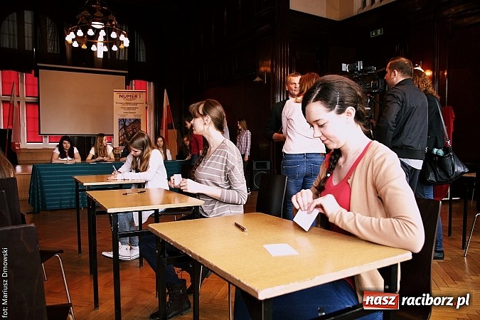 Zdjęcie w galerii na portalu naszraciborz.pl: Młodzież Liceum nr 1 wybiera prezydenta! wiadomości z regionu