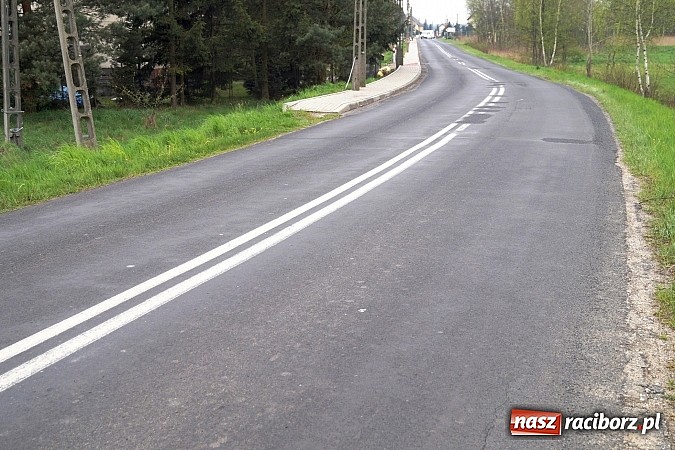 Zdjęcie w galerii na portalu naszraciborz.pl: Gmina Nędza i powiat podzielą się chodnikiem w Górkach Śl. wiadomości z regionu