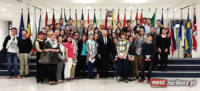 Zdjęcie w galerii na portalu naszraciborz.pl: Nauczycielka Gimnazjum nr 5 z wizytą w Europarlamencie  wiadomości z regionu