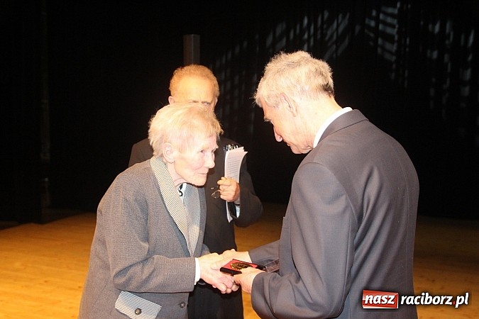 Zdjęcie w galerii na portalu naszraciborz.pl: Wręczono Medale im. ks. prałata Stefana Pieczki  wiadomości z regionu