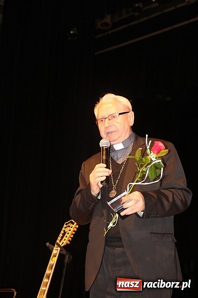 Zdjęcie w galerii na portalu naszraciborz.pl: Wręczono Medale im. ks. prałata Stefana Pieczki  wiadomości z regionu