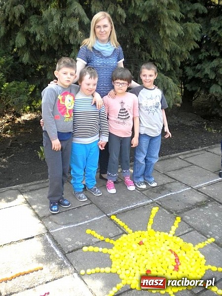 Zdjęcie w galerii na portalu naszraciborz.pl: Uczniowie ZSS wykonali ekologiczne mozaiki wiadomości z regionu