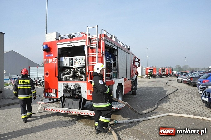 Zdjęcie w galerii na portalu naszraciborz.pl: Pożar hali produkcyjnej w Kornicach. Wielkie ćwiczenia raciborskich strażaków wiadomości z regionu
