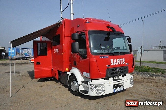 Zdjęcie w galerii na portalu naszraciborz.pl: Pożar hali produkcyjnej w Kornicach. Wielkie ćwiczenia raciborskich strażaków wiadomości z regionu