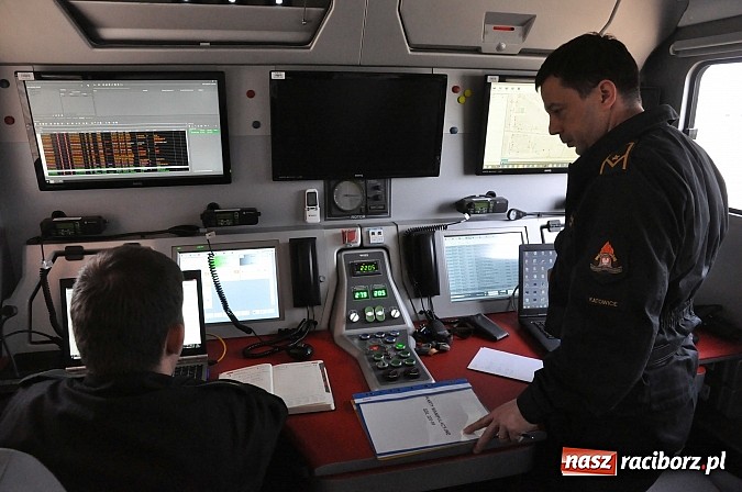 Zdjęcie w galerii na portalu naszraciborz.pl: Pożar hali produkcyjnej w Kornicach. Wielkie ćwiczenia raciborskich strażaków wiadomości z regionu