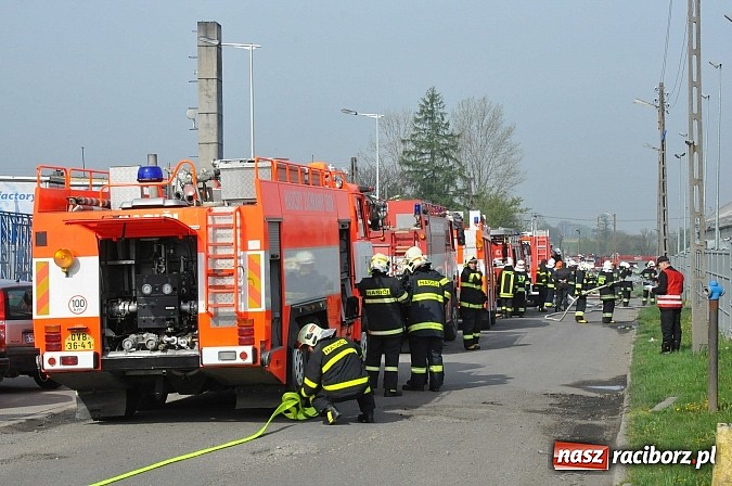 Zdjęcie w galerii na portalu naszraciborz.pl: Pożar hali produkcyjnej w Kornicach. Wielkie ćwiczenia raciborskich strażaków wiadomości z regionu