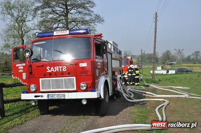 Zdjęcie w galerii na portalu naszraciborz.pl: Pożar hali produkcyjnej w Kornicach. Wielkie ćwiczenia raciborskich strażaków wiadomości z regionu