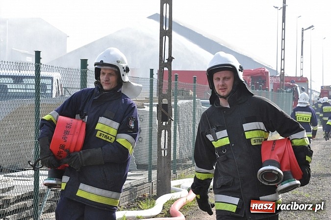 Zdjęcie w galerii na portalu naszraciborz.pl: Pożar hali produkcyjnej w Kornicach. Wielkie ćwiczenia raciborskich strażaków wiadomości z regionu
