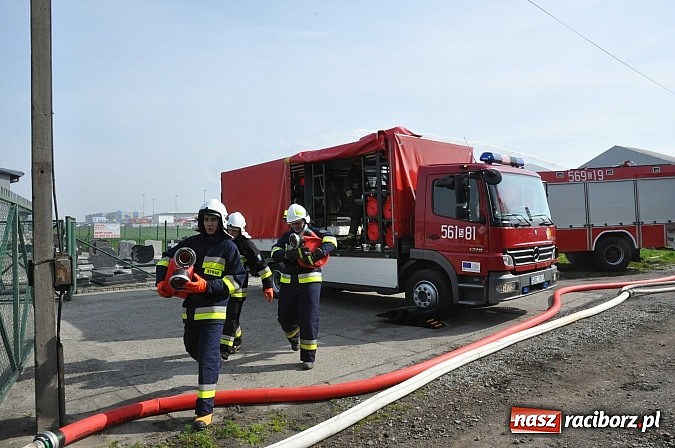 Zdjęcie w galerii na portalu naszraciborz.pl: Pożar hali produkcyjnej w Kornicach. Wielkie ćwiczenia raciborskich strażaków wiadomości z regionu