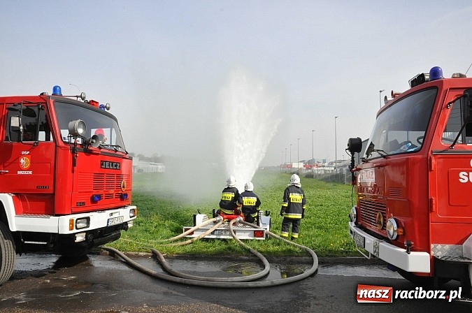 Zdjęcie w galerii na portalu naszraciborz.pl: Pożar hali produkcyjnej w Kornicach. Wielkie ćwiczenia raciborskich strażaków wiadomości z regionu