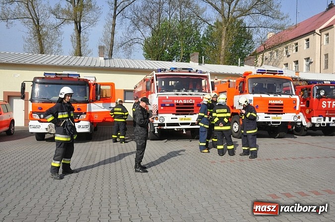 Zdjęcie w galerii na portalu naszraciborz.pl: Pożar hali produkcyjnej w Kornicach. Wielkie ćwiczenia raciborskich strażaków wiadomości z regionu