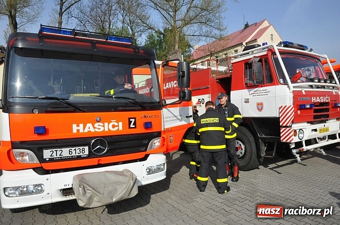 Zdjęcie w galerii na portalu naszraciborz.pl: Pożar hali produkcyjnej w Kornicach. Wielkie ćwiczenia raciborskich strażaków wiadomości z regionu