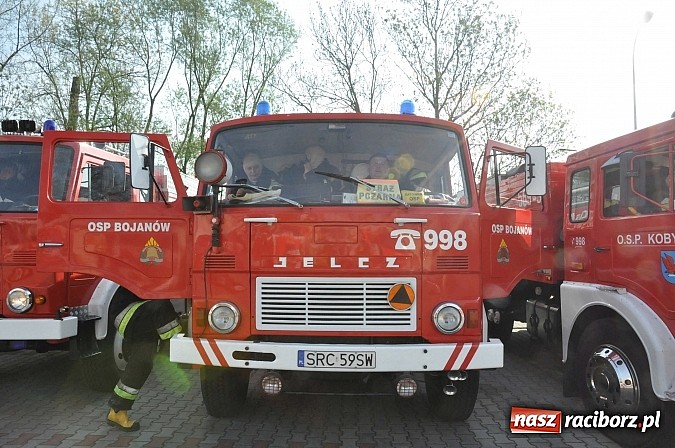 Zdjęcie w galerii na portalu naszraciborz.pl: Pożar hali produkcyjnej w Kornicach. Wielkie ćwiczenia raciborskich strażaków wiadomości z regionu