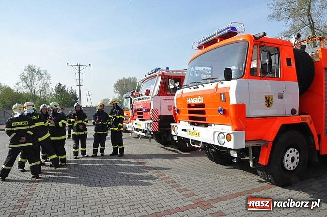 Zdjęcie w galerii na portalu naszraciborz.pl: Pożar hali produkcyjnej w Kornicach. Wielkie ćwiczenia raciborskich strażaków wiadomości z regionu
