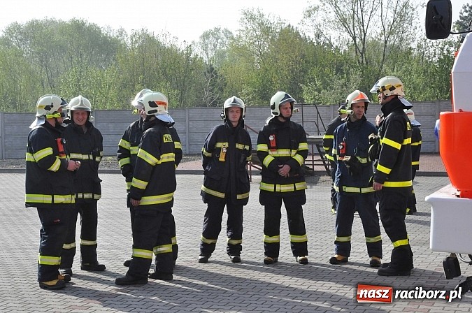 Zdjęcie w galerii na portalu naszraciborz.pl: Pożar hali produkcyjnej w Kornicach. Wielkie ćwiczenia raciborskich strażaków wiadomości z regionu