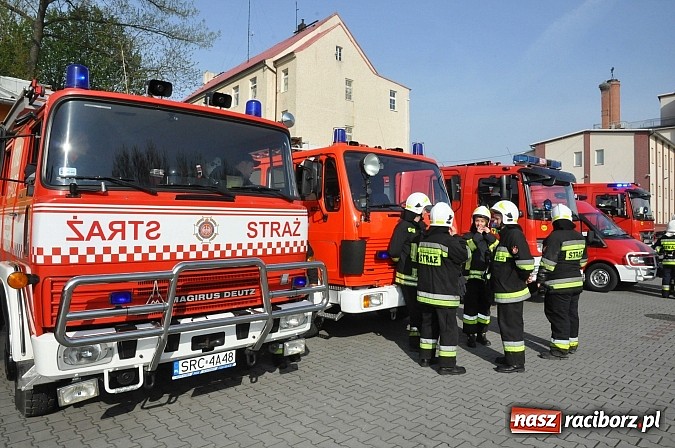 Zdjęcie w galerii na portalu naszraciborz.pl: Pożar hali produkcyjnej w Kornicach. Wielkie ćwiczenia raciborskich strażaków wiadomości z regionu
