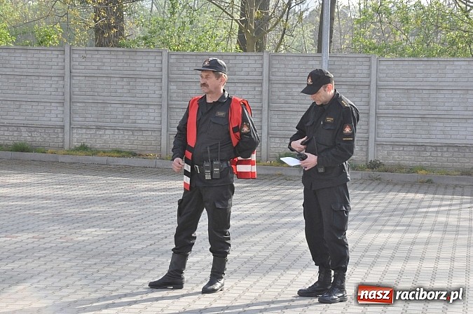 Zdjęcie w galerii na portalu naszraciborz.pl: Pożar hali produkcyjnej w Kornicach. Wielkie ćwiczenia raciborskich strażaków wiadomości z regionu
