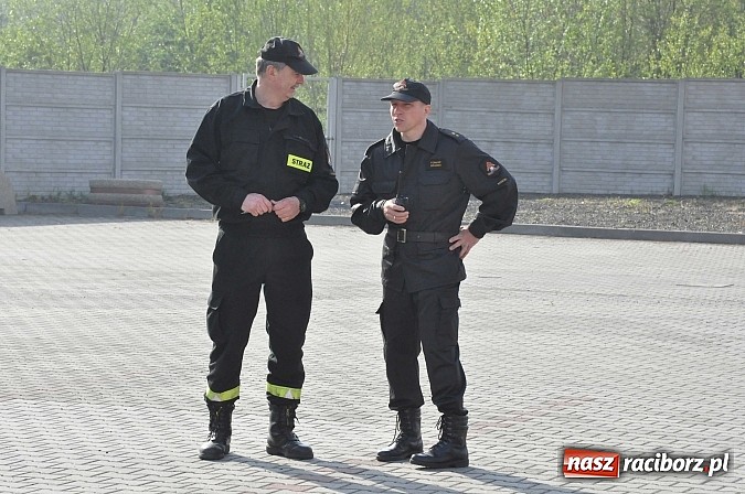 Zdjęcie w galerii na portalu naszraciborz.pl: Pożar hali produkcyjnej w Kornicach. Wielkie ćwiczenia raciborskich strażaków wiadomości z regionu