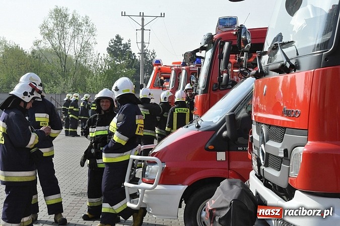 Zdjęcie w galerii na portalu naszraciborz.pl: Pożar hali produkcyjnej w Kornicach. Wielkie ćwiczenia raciborskich strażaków wiadomości z regionu