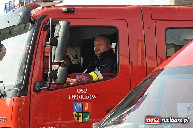 Zdjęcie w galerii na portalu naszraciborz.pl: Pożar hali produkcyjnej w Kornicach. Wielkie ćwiczenia raciborskich strażaków wiadomości z regionu