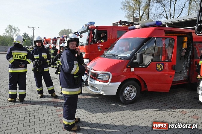 Zdjęcie w galerii na portalu naszraciborz.pl: Pożar hali produkcyjnej w Kornicach. Wielkie ćwiczenia raciborskich strażaków wiadomości z regionu