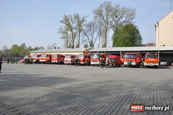 Zdjęcie w galerii na portalu naszraciborz.pl: Pożar hali produkcyjnej w Kornicach. Wielkie ćwiczenia raciborskich strażaków wiadomości z regionu
